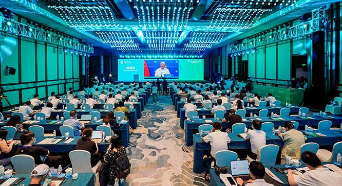 绿水青山就是金山银山专题研讨会.jpg