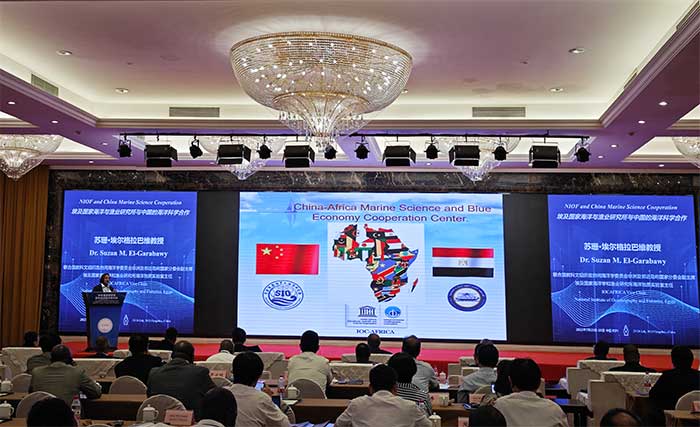 埃及国家海洋与渔业研究所海洋地质实验室主任苏珊·埃尔格拉巴维教授作主旨报告.jpg