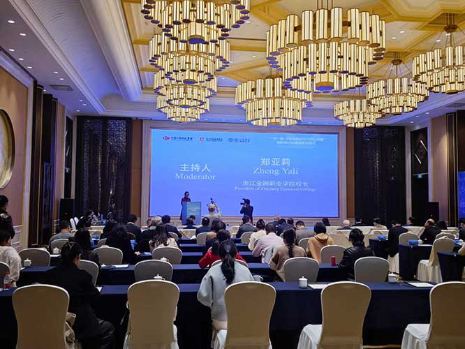 国际研讨会同声传译翻译.jpg