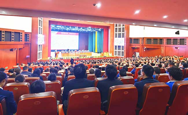 会议同声传译翻译.jpg