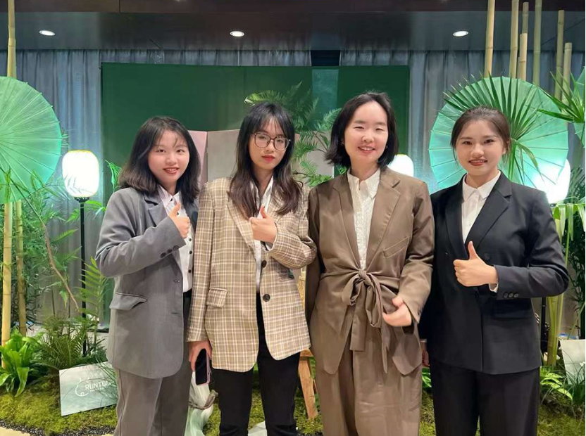 商务陪同口译翻译服务.jpg