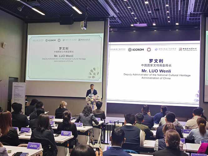 中国国家文物局副局长罗文利为本次培训班作主旨发言.jpg